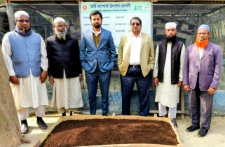 ধুনটে ইমামের ভার্মি কম্পোস্ট খামার পরিদর্শনে উপ-পরিচালক ডাঃ আসেম